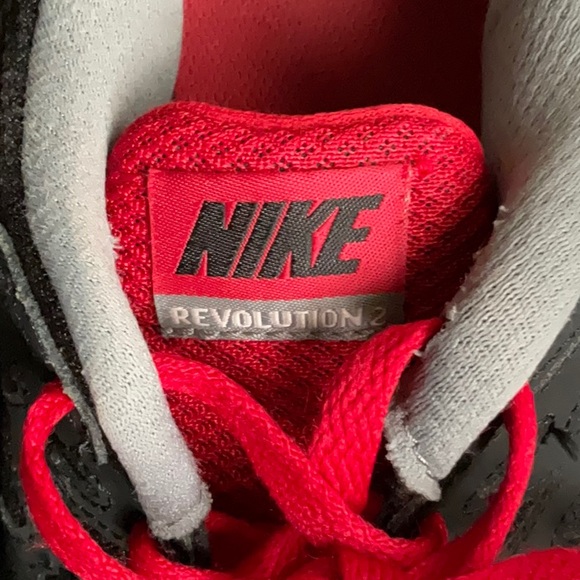 NIKE Men’s Revolution 2 Black/Red/White/Grey Running Shoe - US 10 - Picture 5 of 6